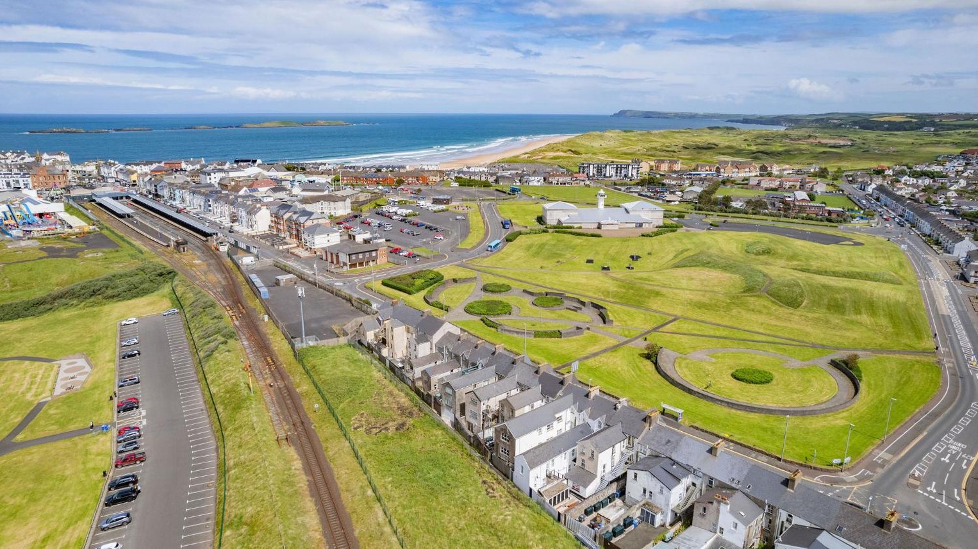 6 Dunluce Park - Portrush By The Sea Exterior foto